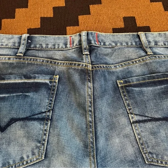 GUESS Mineral Washed Distressed Blue Denim Jeans Regular Straight Crescent Fit - Picture 10 of 12